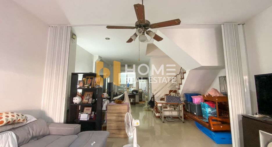 Reihenhaus zum Kauf mit 3 Zimmer in Phra Khanong, Bangkok