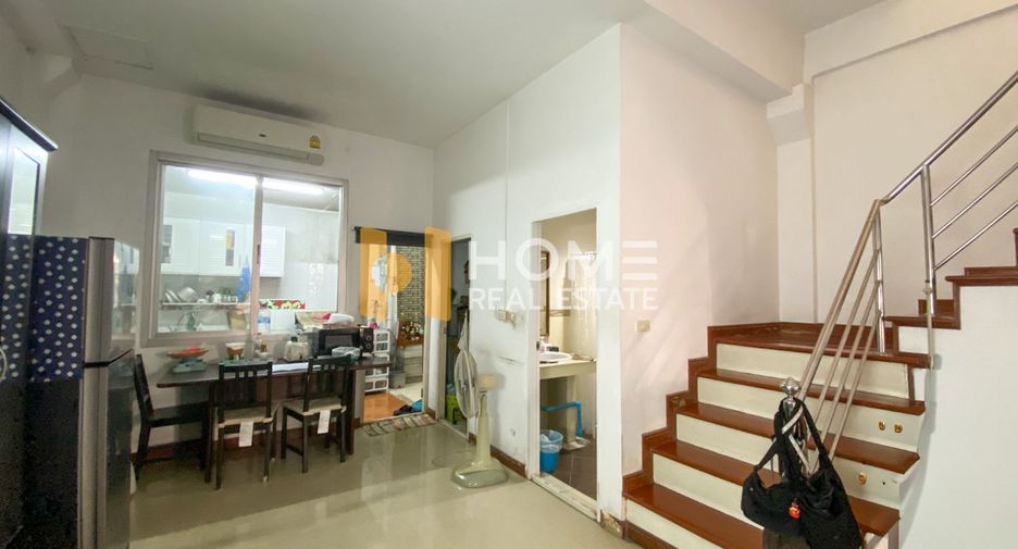 Reihenhaus zum Kauf mit 3 Zimmer in Phra Khanong, Bangkok
