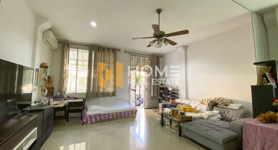 Reihenhaus zum Kauf mit 3 Zimmer in Phra Khanong, Bangkok