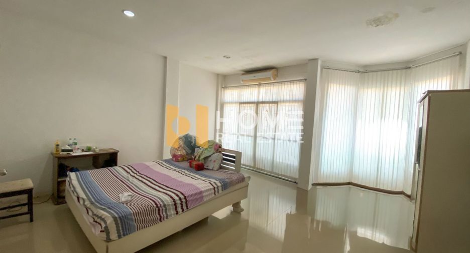 Reihenhaus zum Kauf mit 3 Zimmer in Phra Khanong, Bangkok