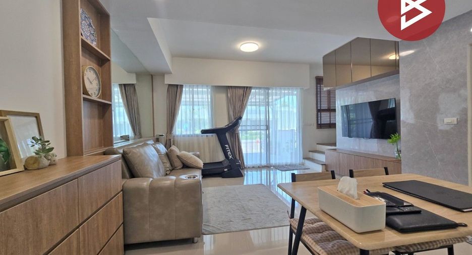 For sale 3 bedrooms townhouse in Sai Mai, Bangkok