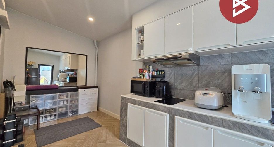 For sale 3 bedrooms townhouse in Sai Mai, Bangkok