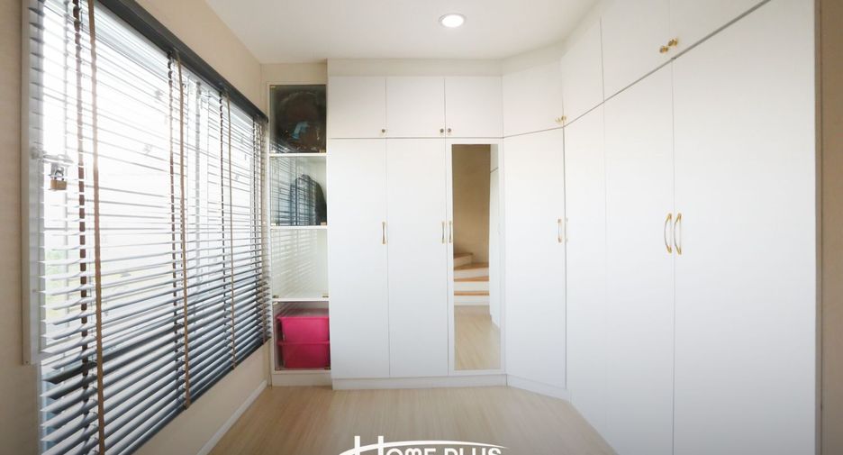 For sale 3 bedrooms townhouse in Bueng Kum, Bangkok