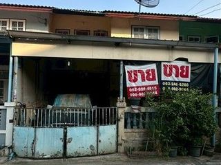 For sale 3 bedrooms townhouse in Mueang Pathum Thani, Pathum Thani