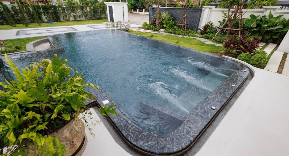 Haus zum Kauf mit 6 Zimmer in Saraphi, Chiang Mai