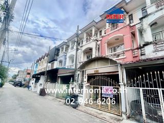 À vendre 3 chambres maison de ville à Lat Phrao, Bangkok