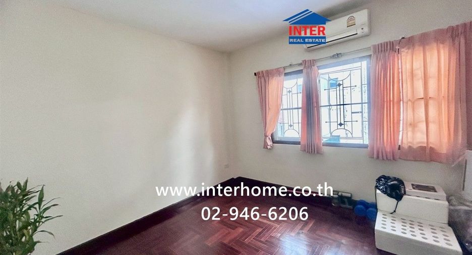 Casa adosada en venta de 3 habitaciones en Lat Phrao, Bangkok