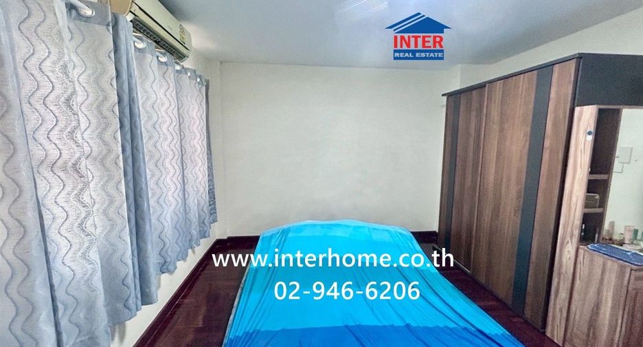 Casa adosada en venta de 3 habitaciones en Lat Phrao, Bangkok