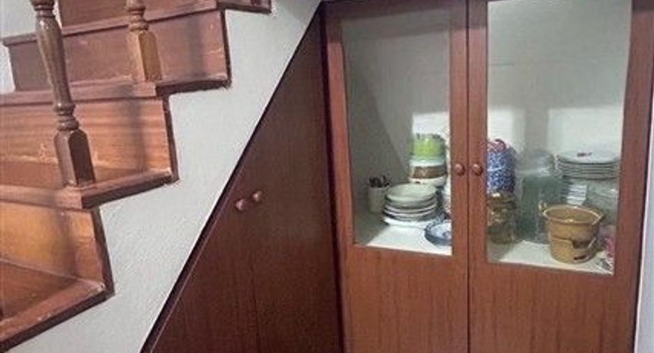 Casa adosada en venta de 3 habitaciones en Lat Phrao, Bangkok