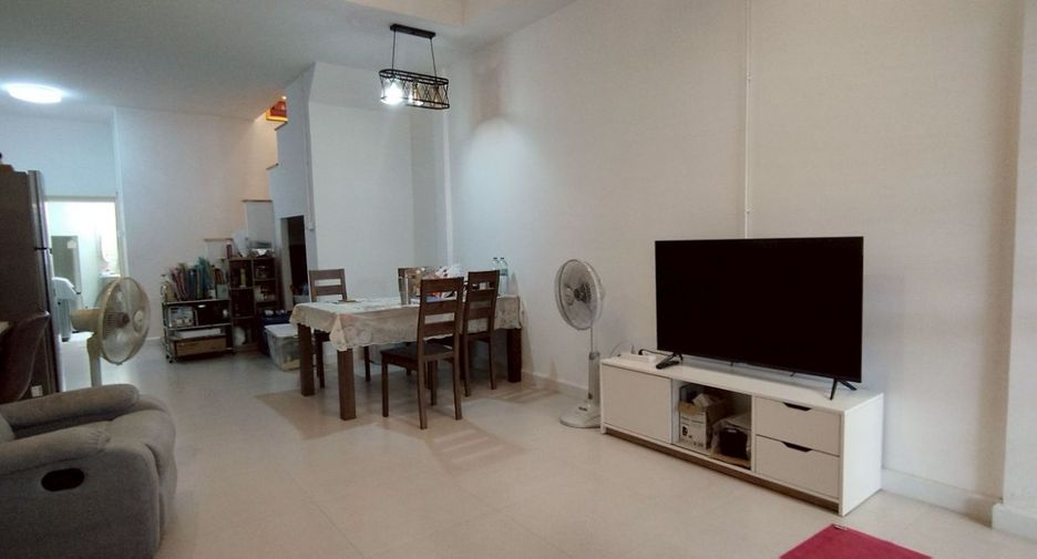 For sale 2 ベッドルーム townhouse in Mueang Nonthaburi, Nonthaburi
