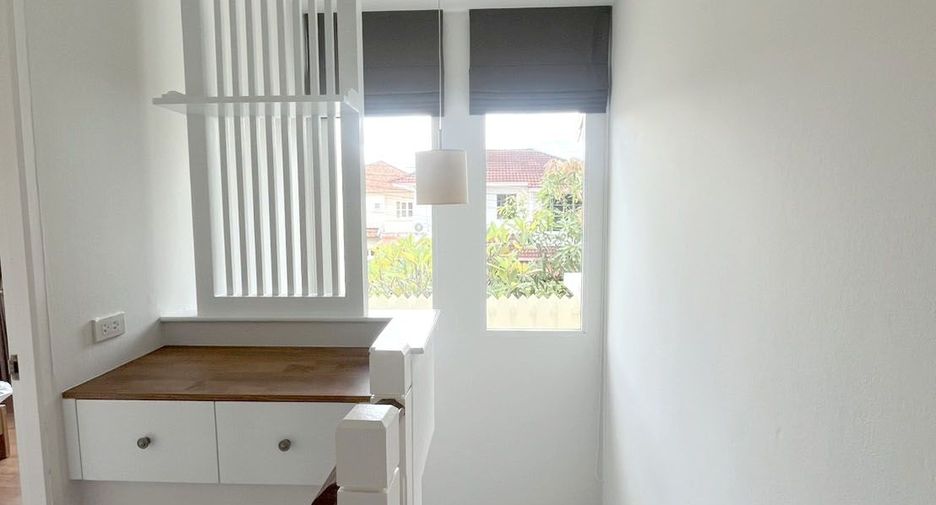 For rent 3 bedrooms house in Mueang Chiang Mai, Chiang Mai