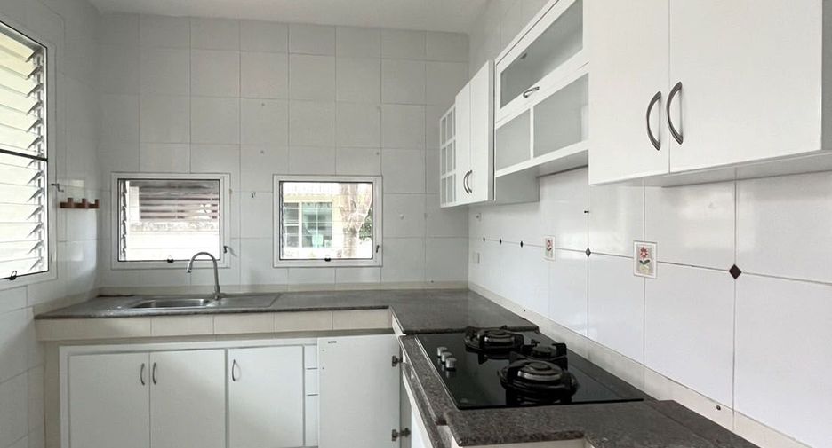 For rent 3 bedrooms house in Mueang Chiang Mai, Chiang Mai