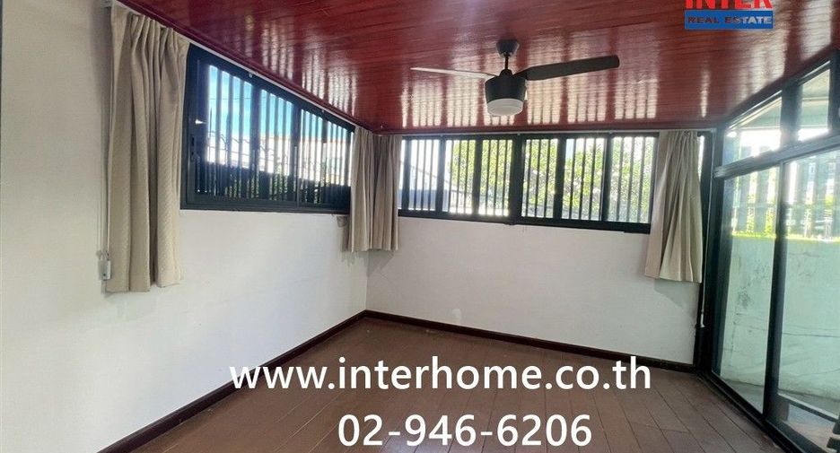 Casa en venta de 4 habitaciones en Bang Khun Thian, Bangkok