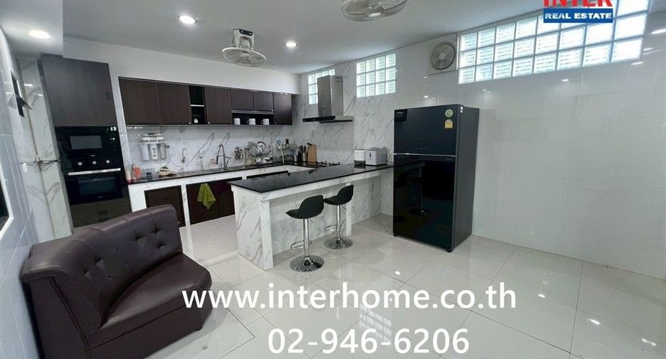 Casa en venta de 4 habitaciones en Bang Khun Thian, Bangkok