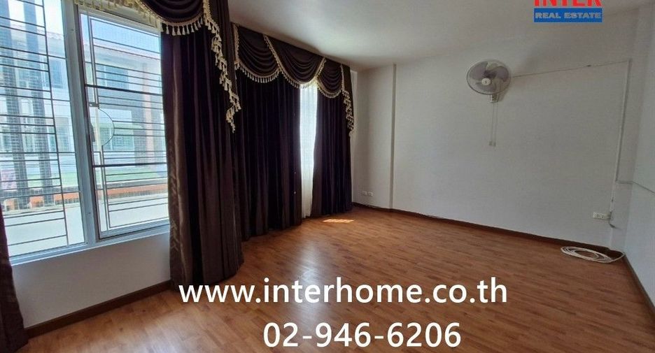 For sale 3 bedrooms townhouse in Mueang Nonthaburi, Nonthaburi