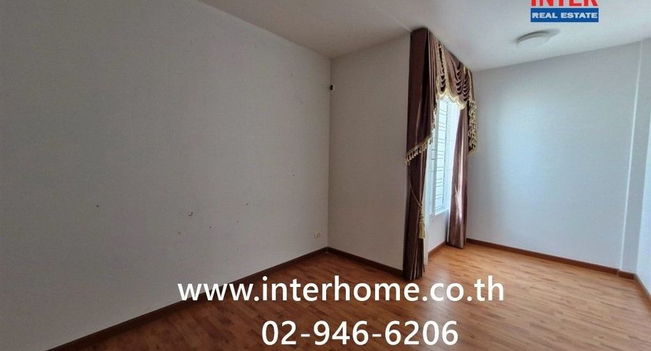 For sale 3 bedrooms townhouse in Mueang Nonthaburi, Nonthaburi