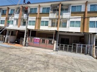 For sale 3 bedrooms townhouse in Mueang Nonthaburi, Nonthaburi