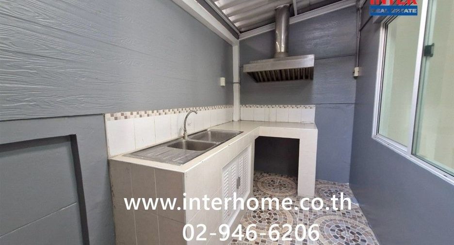For sale 3 bedrooms townhouse in Mueang Nonthaburi, Nonthaburi
