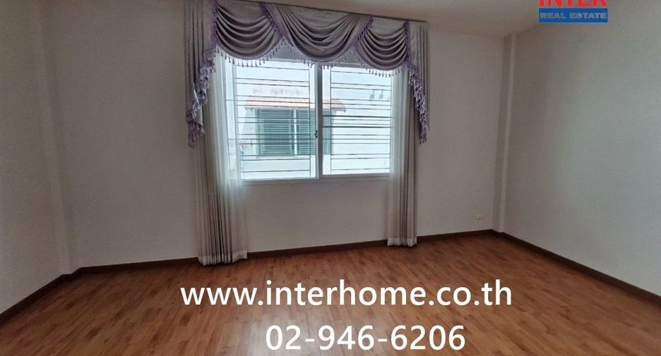 For sale 3 bedrooms townhouse in Mueang Nonthaburi, Nonthaburi