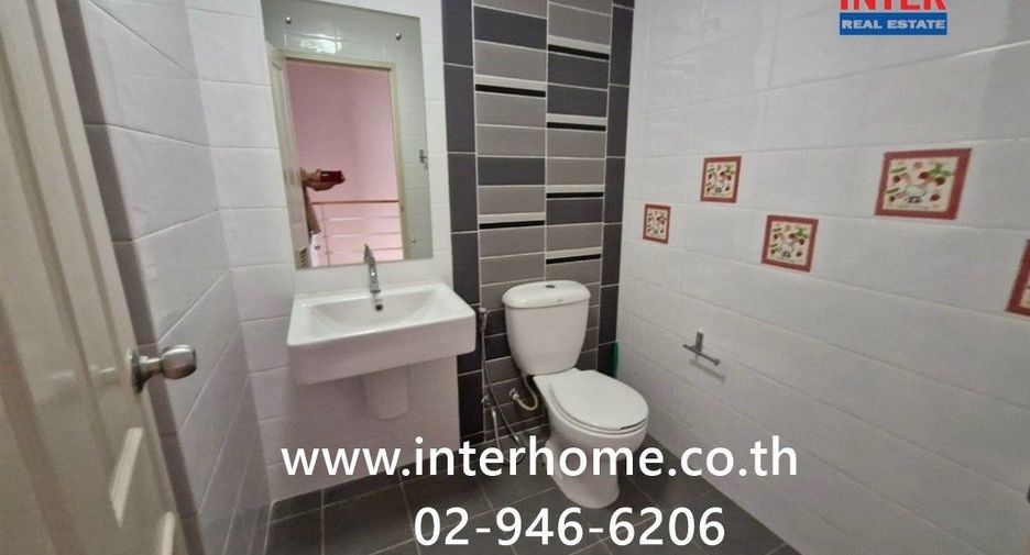 For sale 3 bedrooms townhouse in Mueang Nonthaburi, Nonthaburi