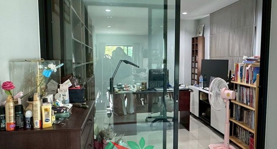 For sale 5 bedrooms house in Sam Phran, Nakhon Pathom