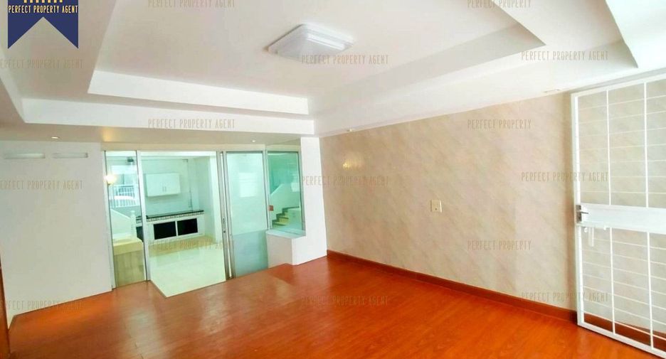 À vendre 2 chambres maison de ville à Bang Kapi, Bangkok