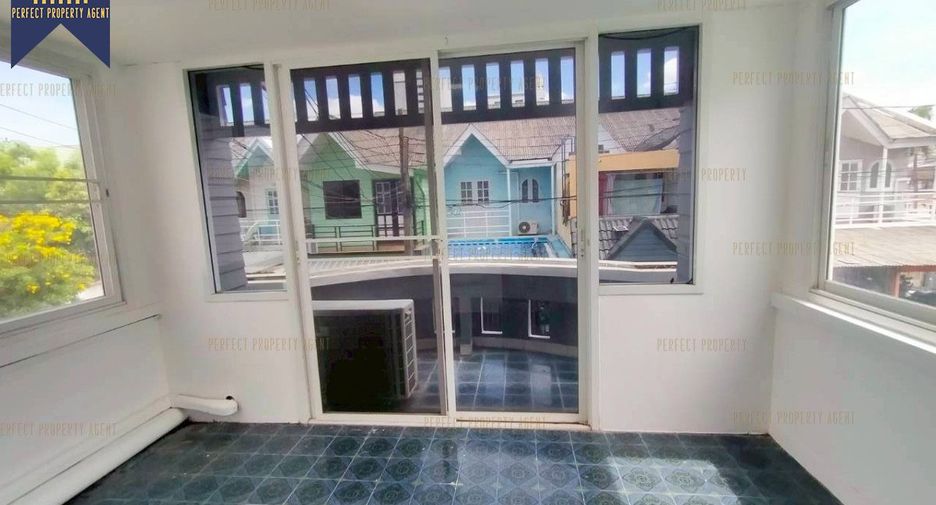 À vendre 2 chambres maison de ville à Bang Kapi, Bangkok