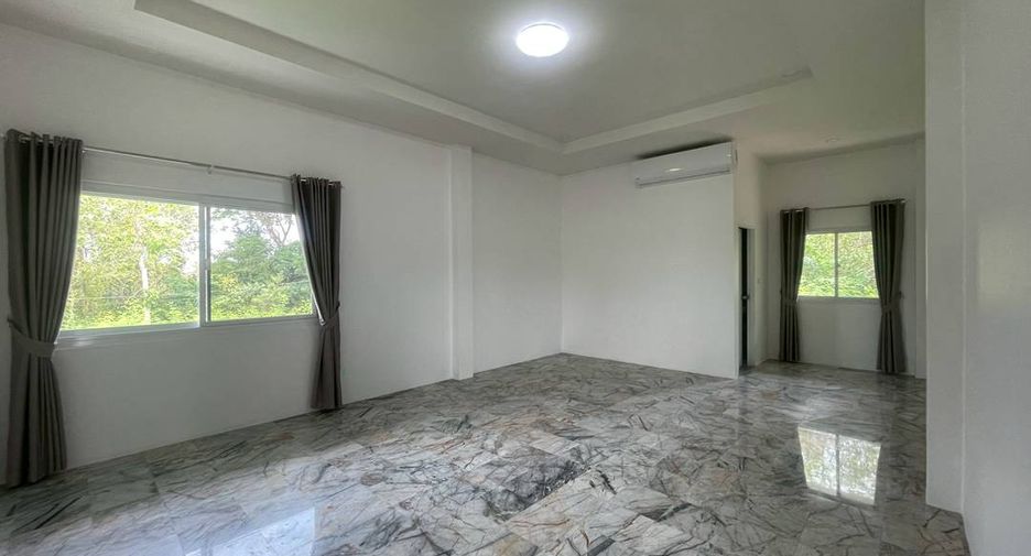Haus zur Miete und zum Kauf mit 4 Zimmer in San Sai, Chiang Mai