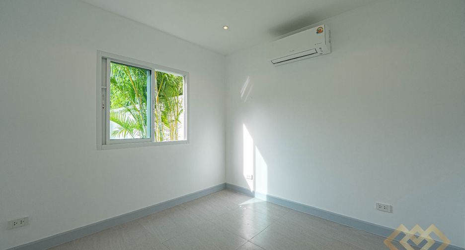 For sale 4 bedrooms house in Huay Yai, Pattaya