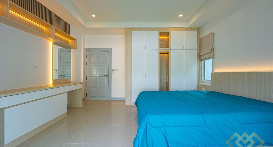 For sale 4 bedrooms house in Huay Yai, Pattaya