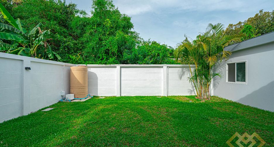 For sale 4 bedrooms house in Huay Yai, Pattaya