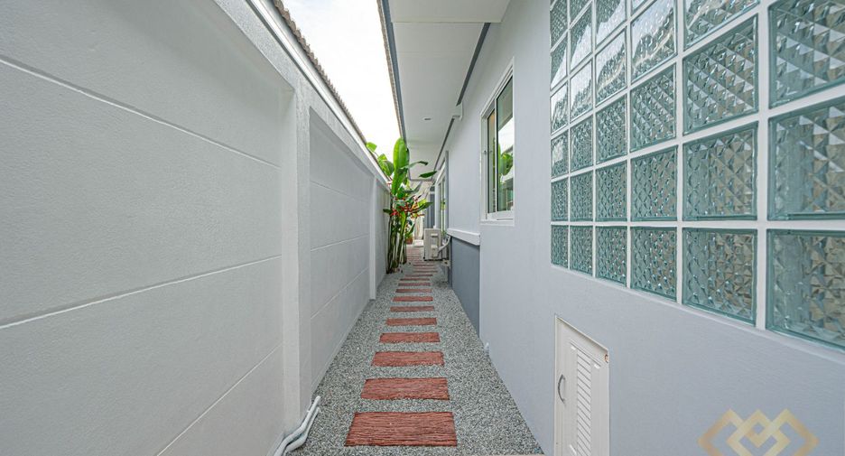 For sale 4 bedrooms house in Huay Yai, Pattaya