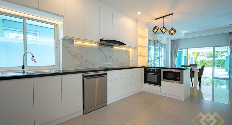 For sale 4 bedrooms house in Huay Yai, Pattaya