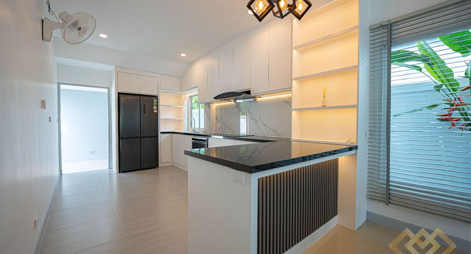 For sale 4 bedrooms house in Huay Yai, Pattaya