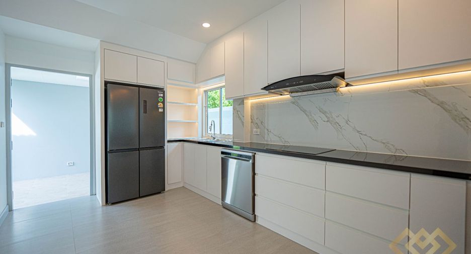For sale 4 bedrooms house in Huay Yai, Pattaya
