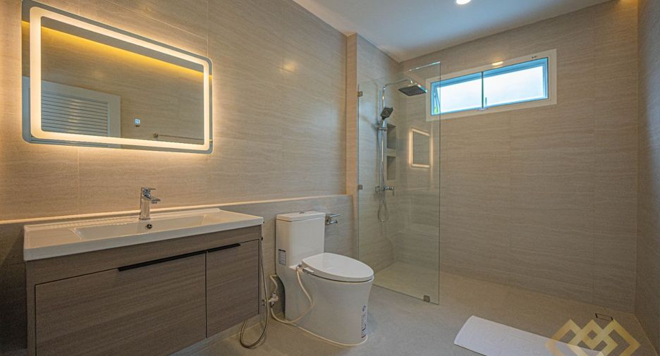 For sale 4 bedrooms house in Huay Yai, Pattaya