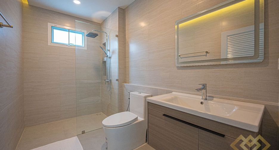 For sale 4 bedrooms house in Huay Yai, Pattaya