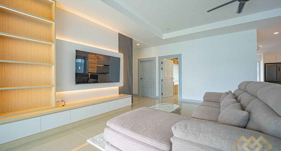 For sale 4 bedrooms house in Huay Yai, Pattaya