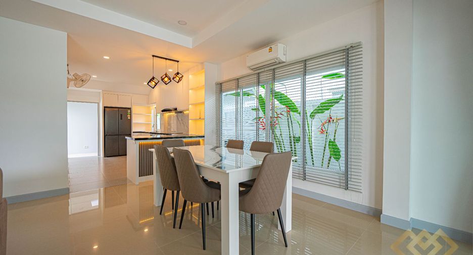 For sale 4 bedrooms house in Huay Yai, Pattaya