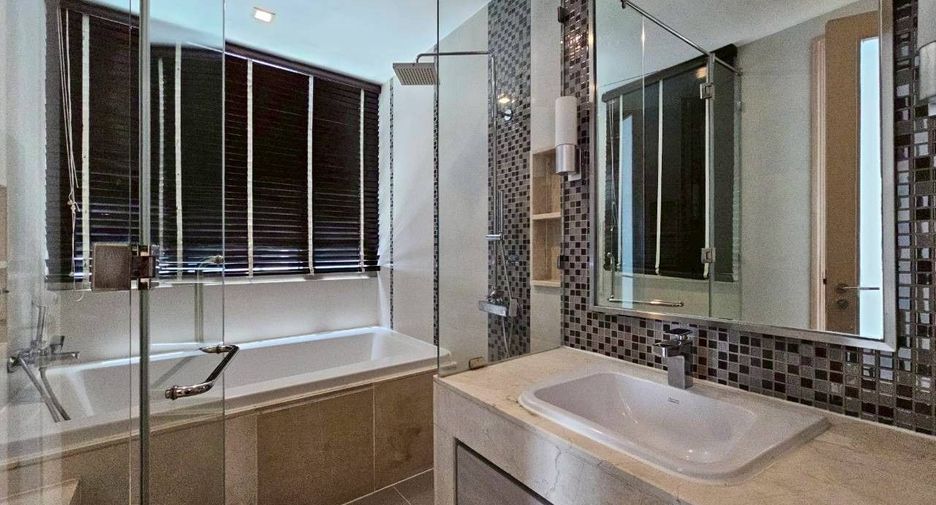 For rent 2 bedrooms apartment in Khlong Toei, Bangkok