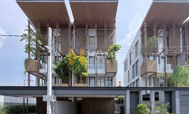 For sale 3 bedrooms house in Wang Thonglang, Bangkok