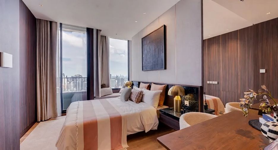 For sale 3 bedrooms condo in Watthana, Bangkok