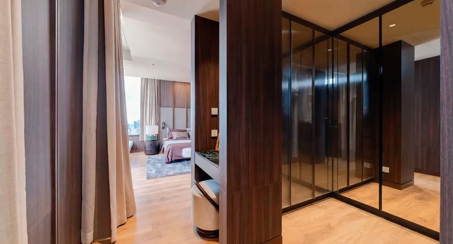 For sale 3 bedrooms condo in Watthana, Bangkok