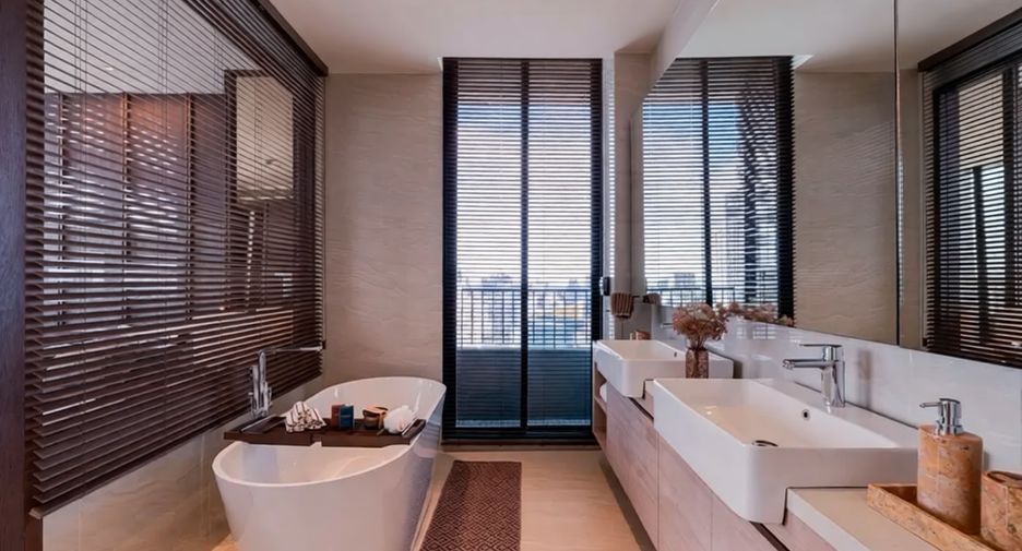 For sale 3 bedrooms condo in Watthana, Bangkok