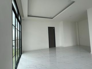 出租 4 卧室 联排别墅 在 Lat Phrao, 曼谷