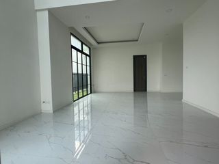 出租 4 卧室 联排别墅 在 Lat Phrao, 曼谷