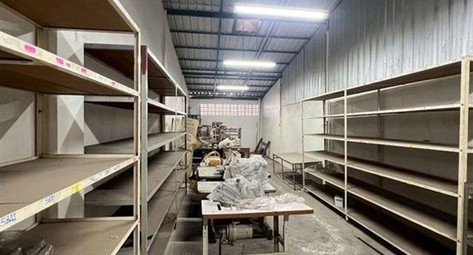Local comercial en venta de 3 habitaciones en Bang Khun Thian, Bangkok