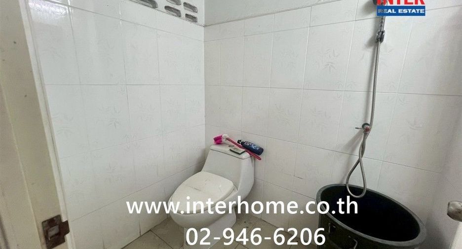 Local comercial en venta de 3 habitaciones en Bang Khun Thian, Bangkok