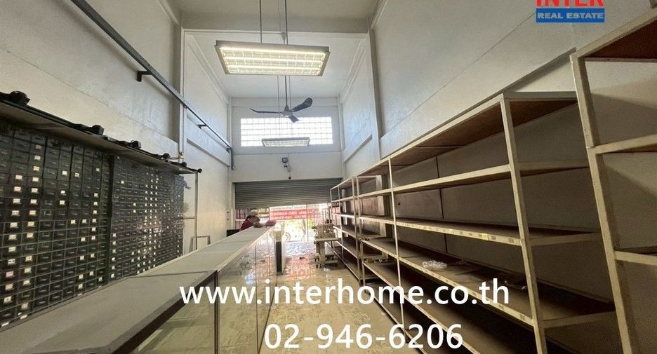 Local comercial en venta de 3 habitaciones en Bang Khun Thian, Bangkok