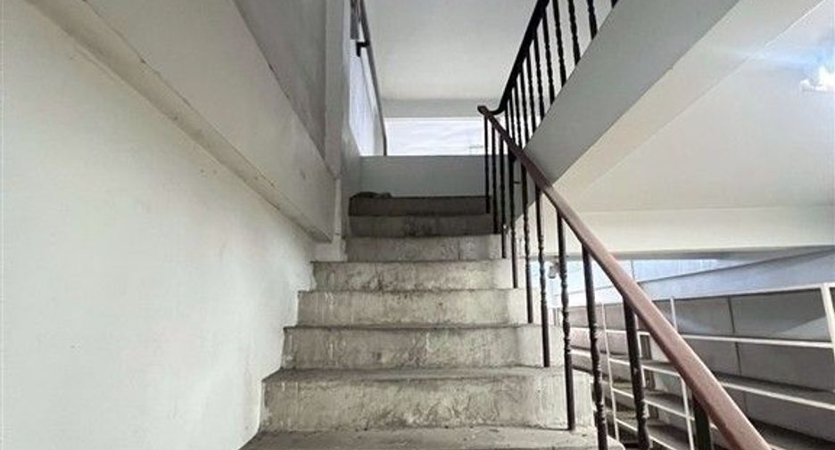 Local comercial en venta de 3 habitaciones en Bang Khun Thian, Bangkok